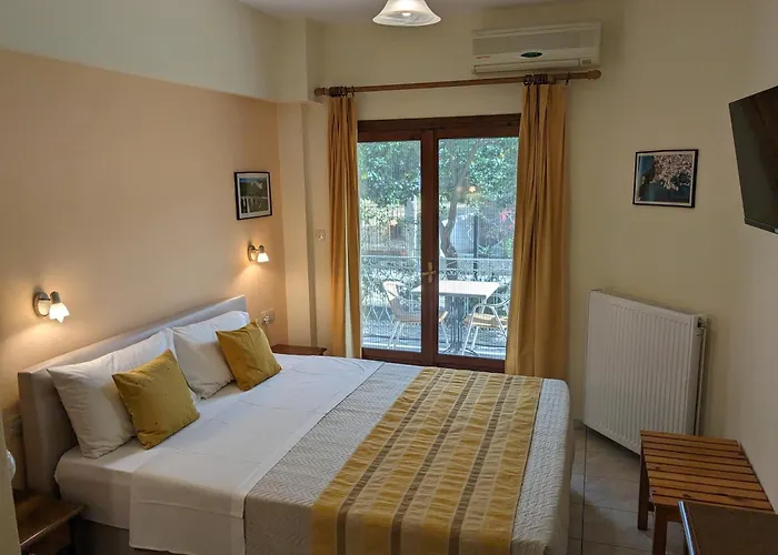Pagaseon Rooms And Apartments